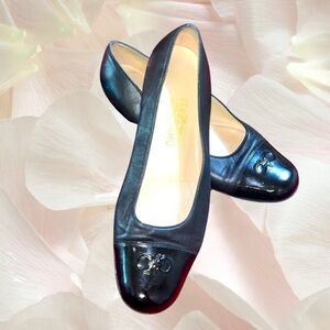 SALVATORE FERRAGAMO Black Leather & Patent Cap Toe Ballet Low Heel Size 8.5 C